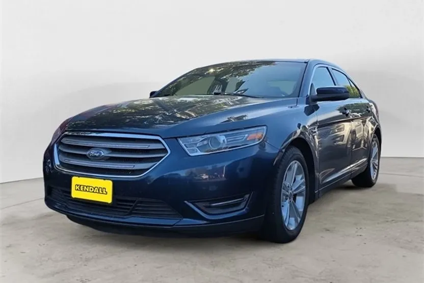 2016 Ford Taurus SEL photo 1