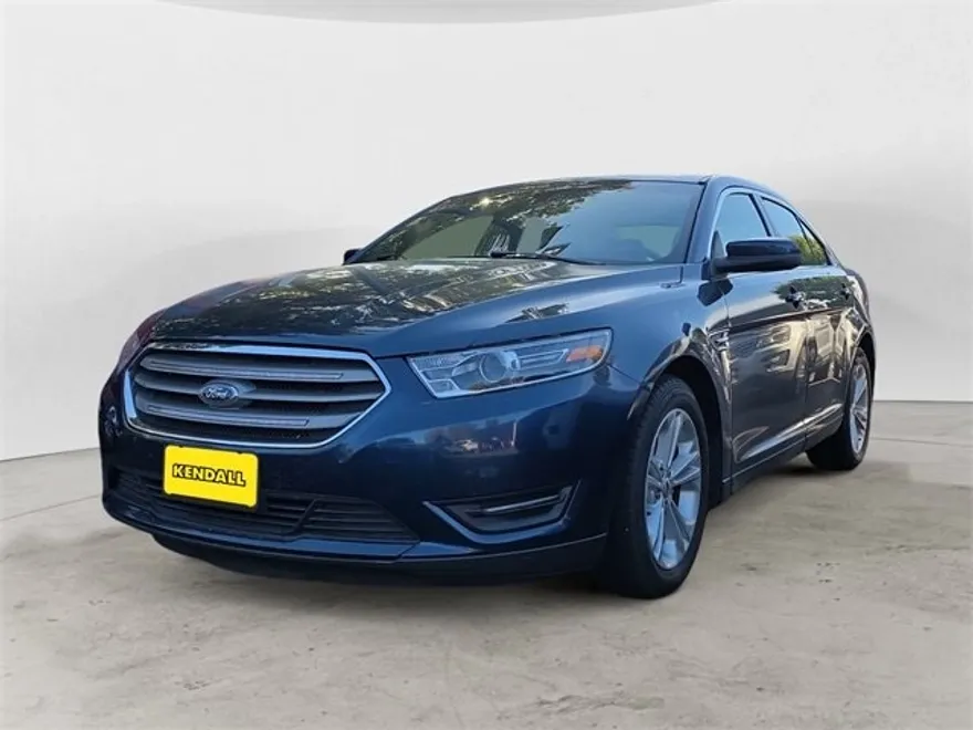 2016 Ford Taurus SEL photo 1