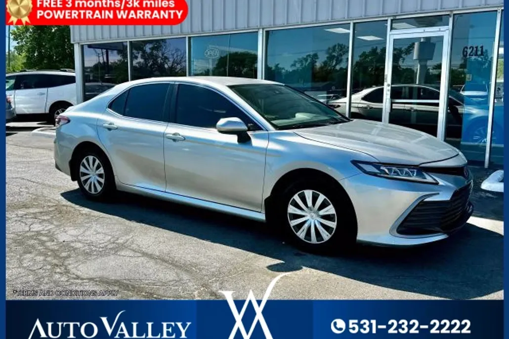 2021 Toyota Camry Hybrid LE photo 1