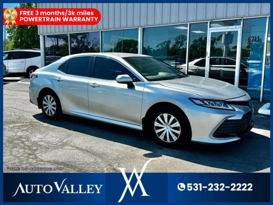 2021 Toyota Camry Hybrid LE photo 1