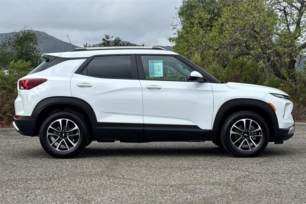 2024 Chevrolet Trailblazer LT photo 1