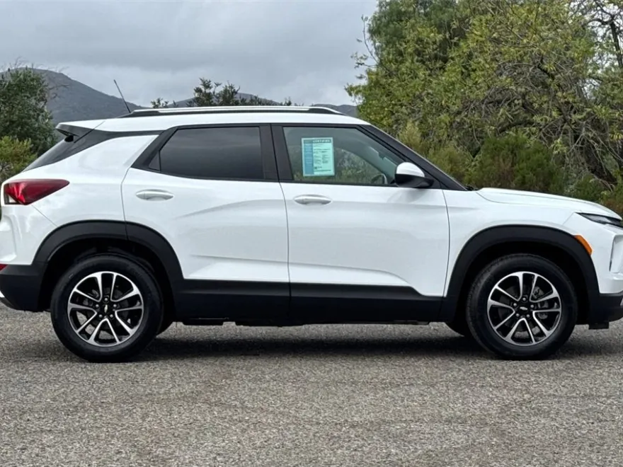 2024 Chevrolet Trailblazer LT photo 1