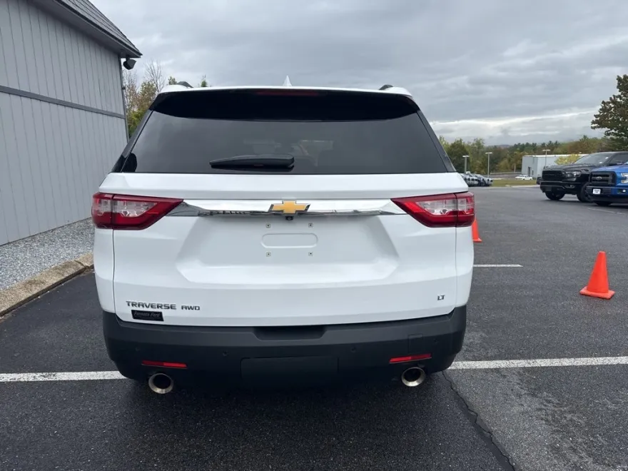 2021 Chevrolet Traverse 1LT photo 1