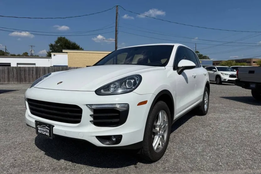 2016 Porsche Cayenne Base photo 1