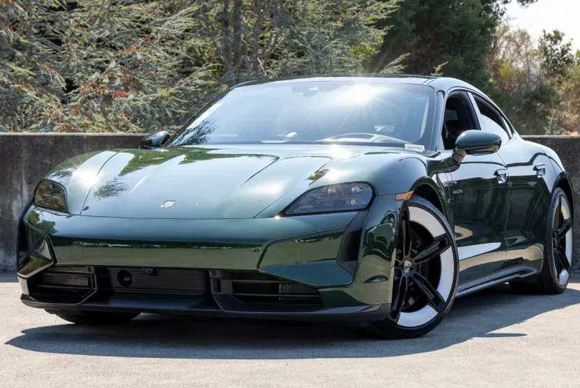 2025 Porsche Taycan Turbo S photo 1