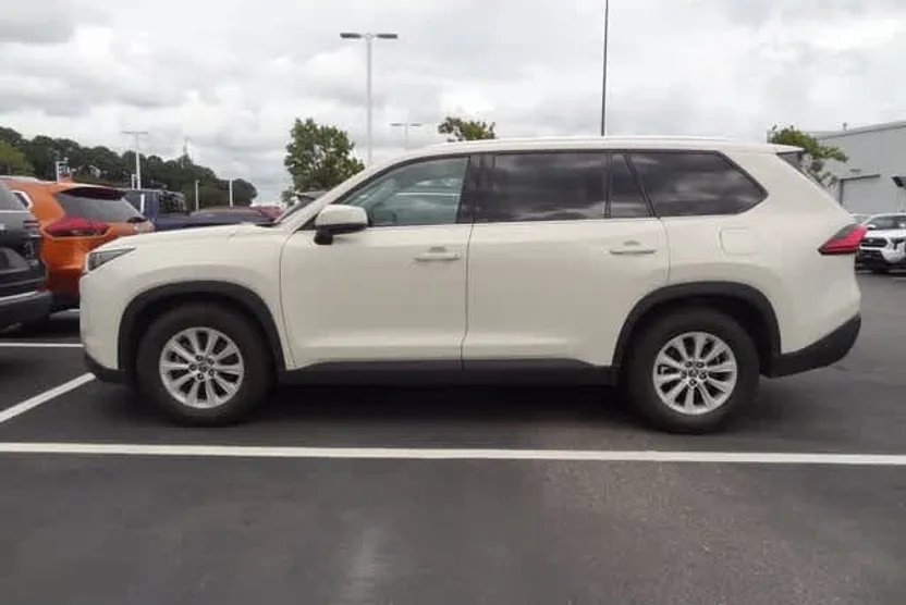 2024 Toyota Grand Highlander XLE photo 1