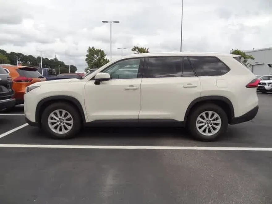 2024 Toyota Grand Highlander XLE photo 1