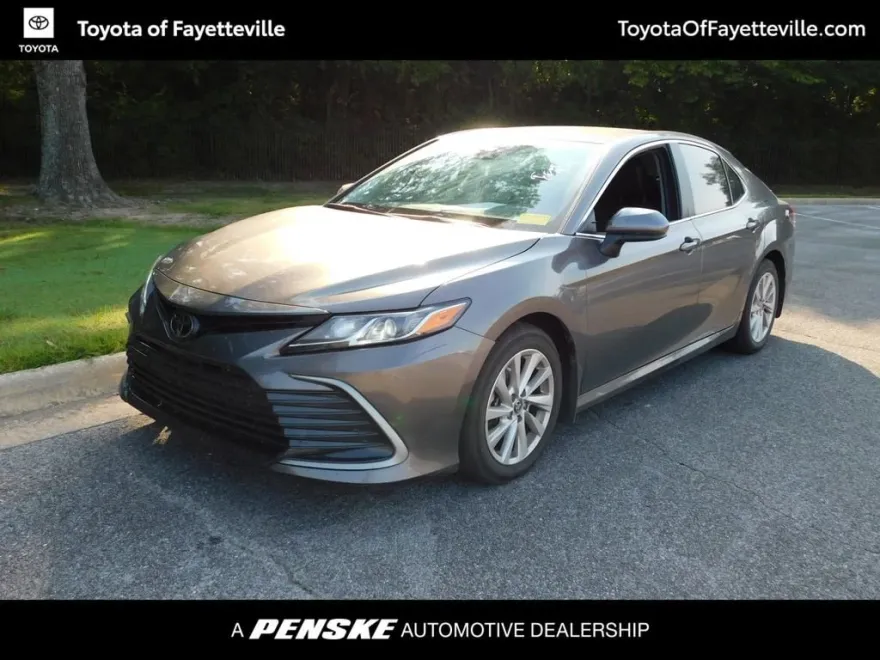 2023 Toyota Camry LE photo 1