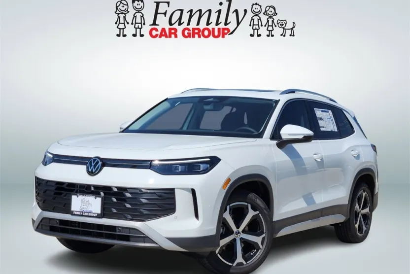 2025 Volkswagen Tiguan SE photo 1