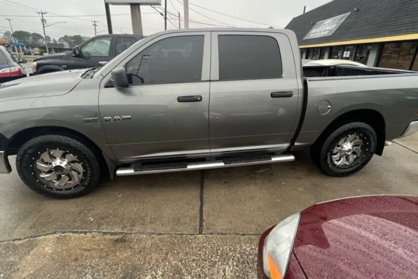 2010 Dodge Ram SLT photo 1