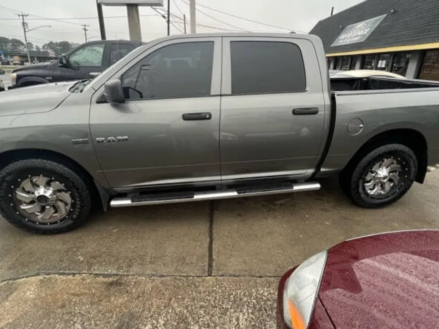 2010 Dodge Ram SLT photo 1
