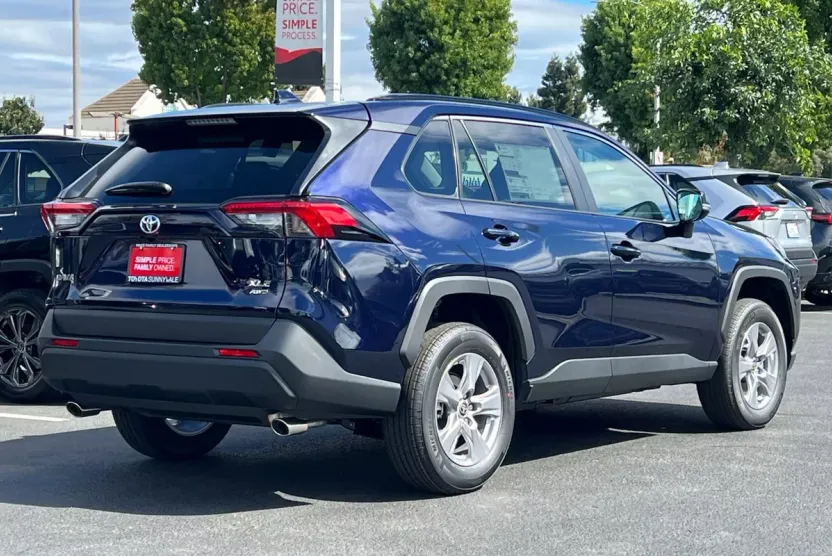 2025 Toyota RAV4 XLE photo 1