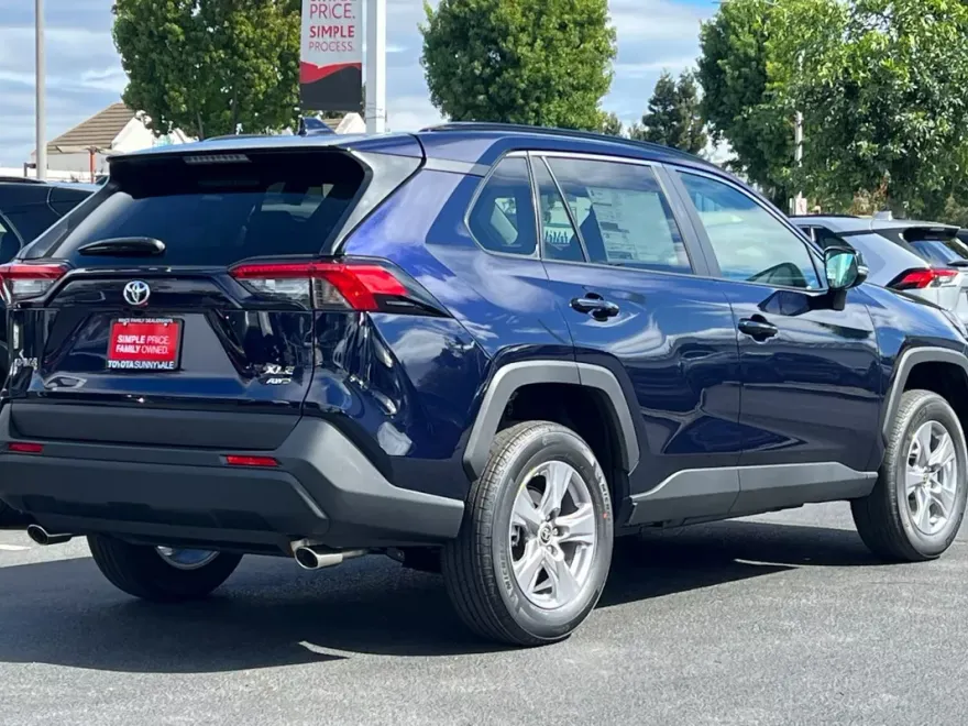 2025 Toyota RAV4 XLE photo 1