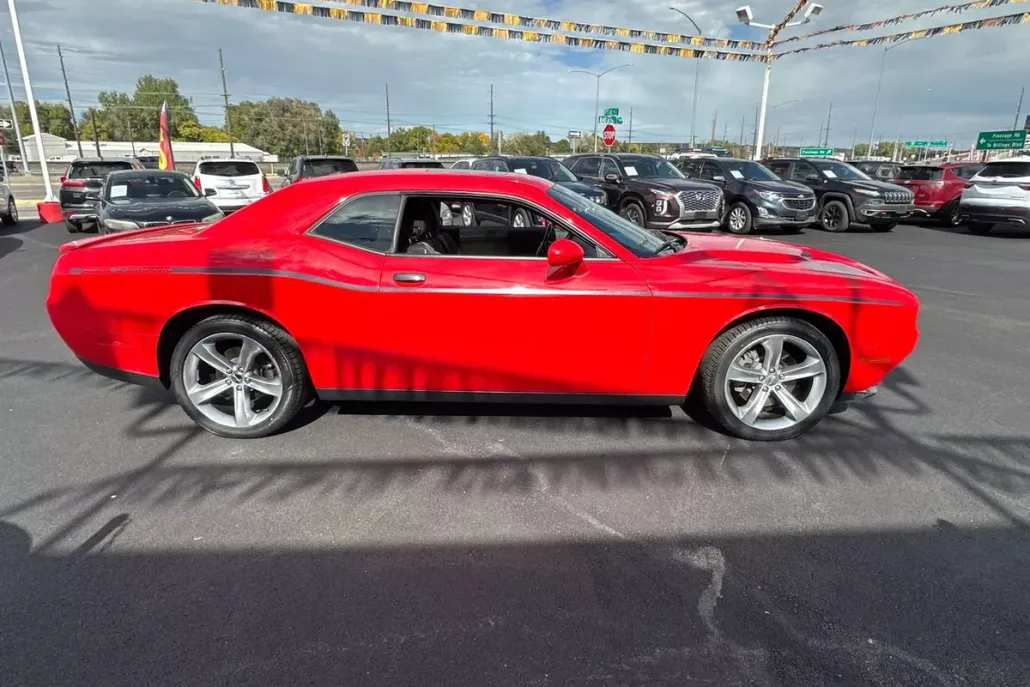2015 Dodge Challenger SXT photo 1
