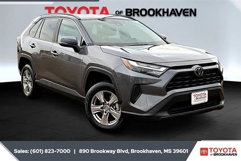 2024 Toyota RAV4 XLE photo 1