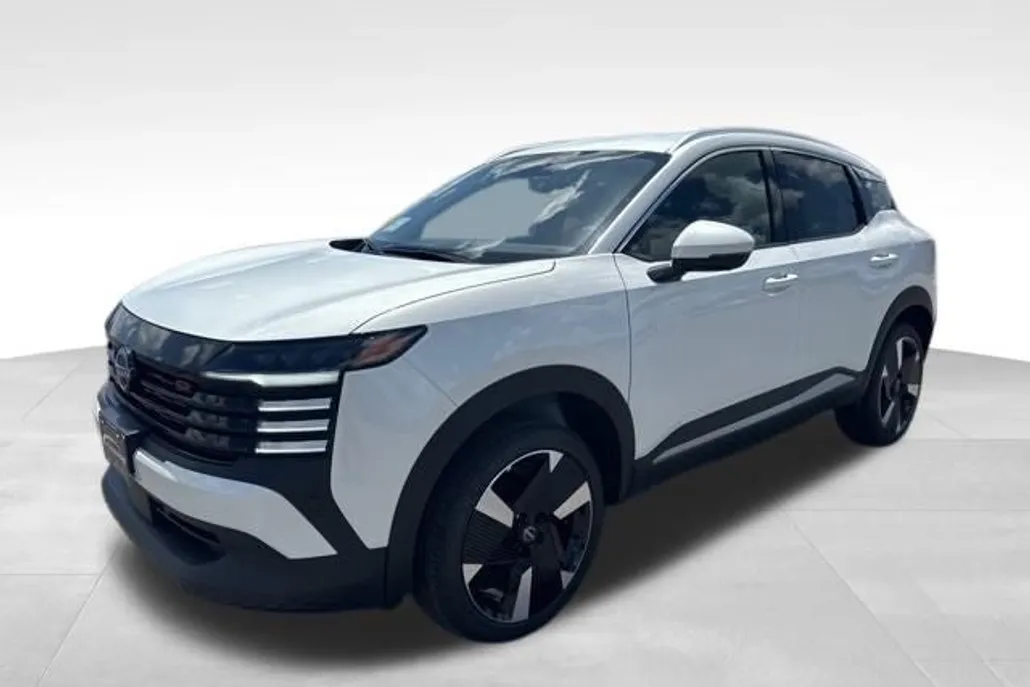 2025 Nissan Kicks SR photo 1