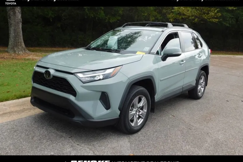 2022 Toyota RAV4 XLE photo 1