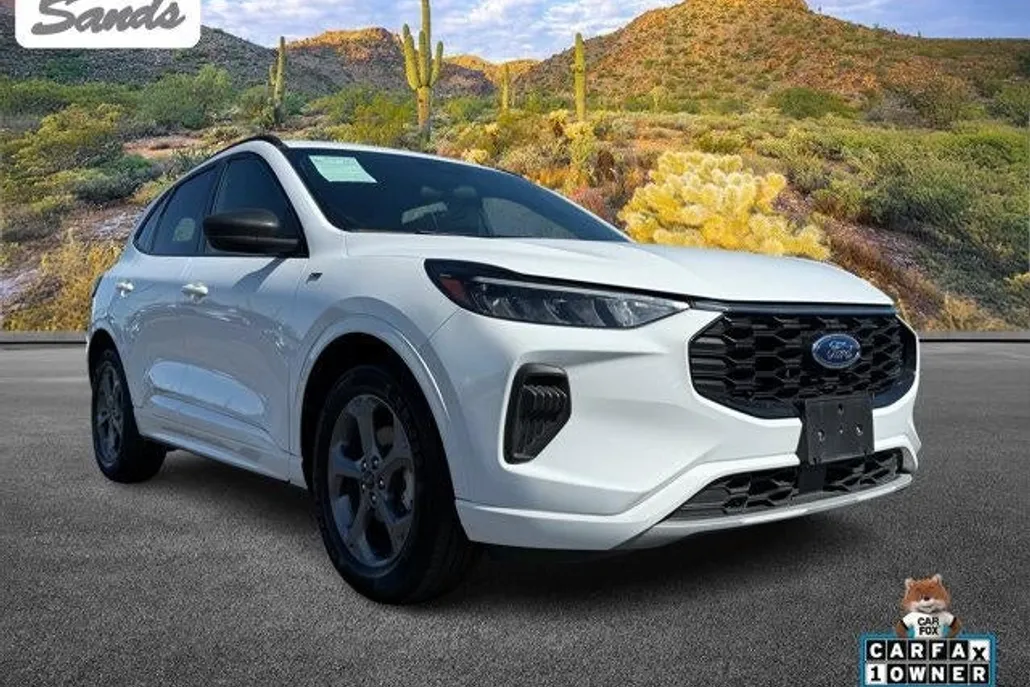 2023 Ford Escape ST-Line photo 1