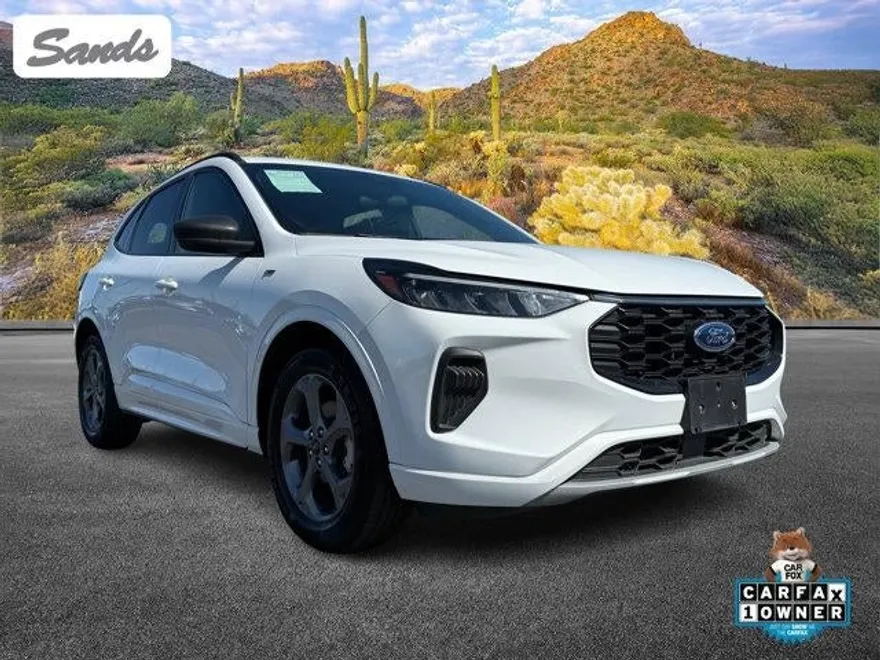2023 Ford Escape ST-Line photo 1
