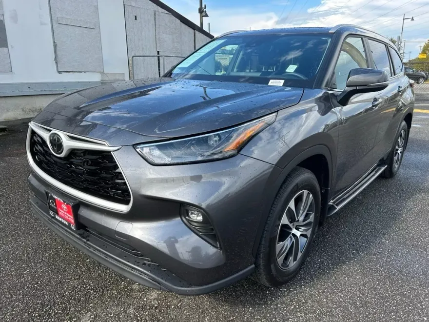 2024 Toyota Highlander XLE photo 1