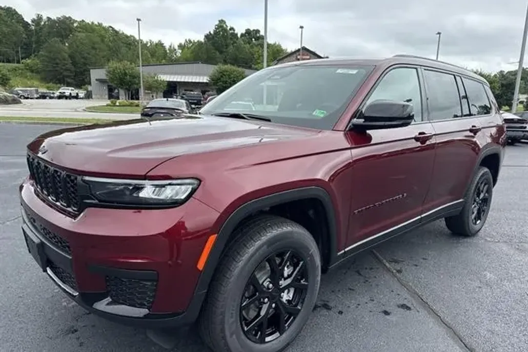 2025 Jeep Grand Cherokee Altitude photo 1