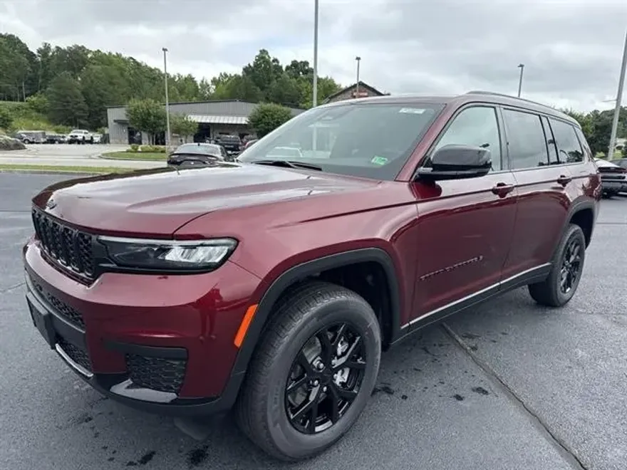 2025 Jeep Grand Cherokee Altitude photo 1