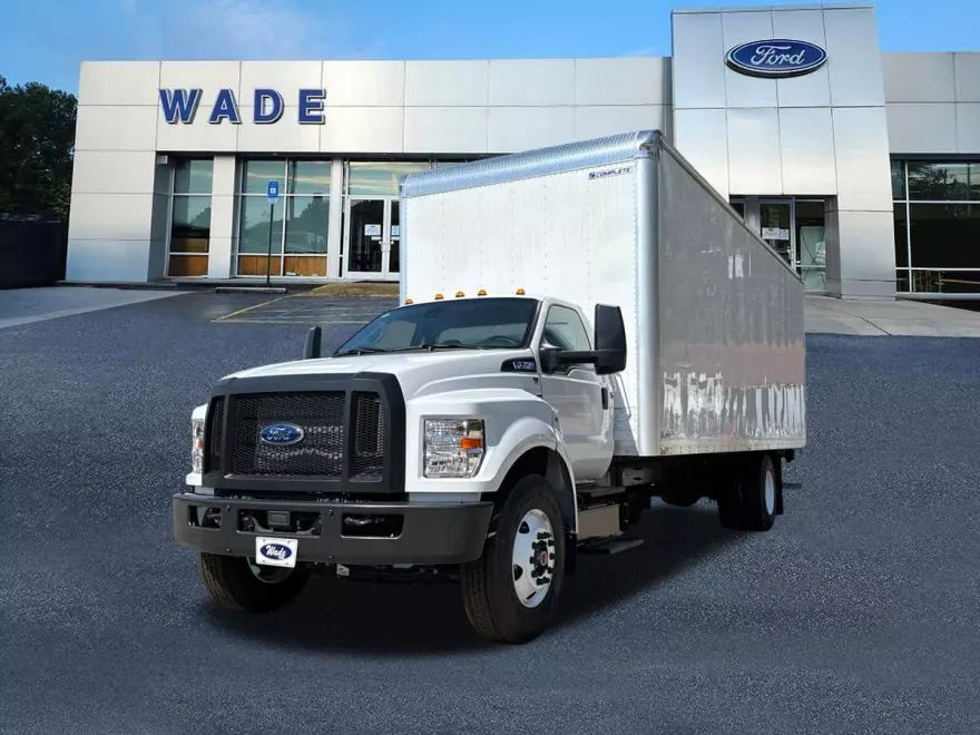 2025 Ford F-750 SuperCab photo 1