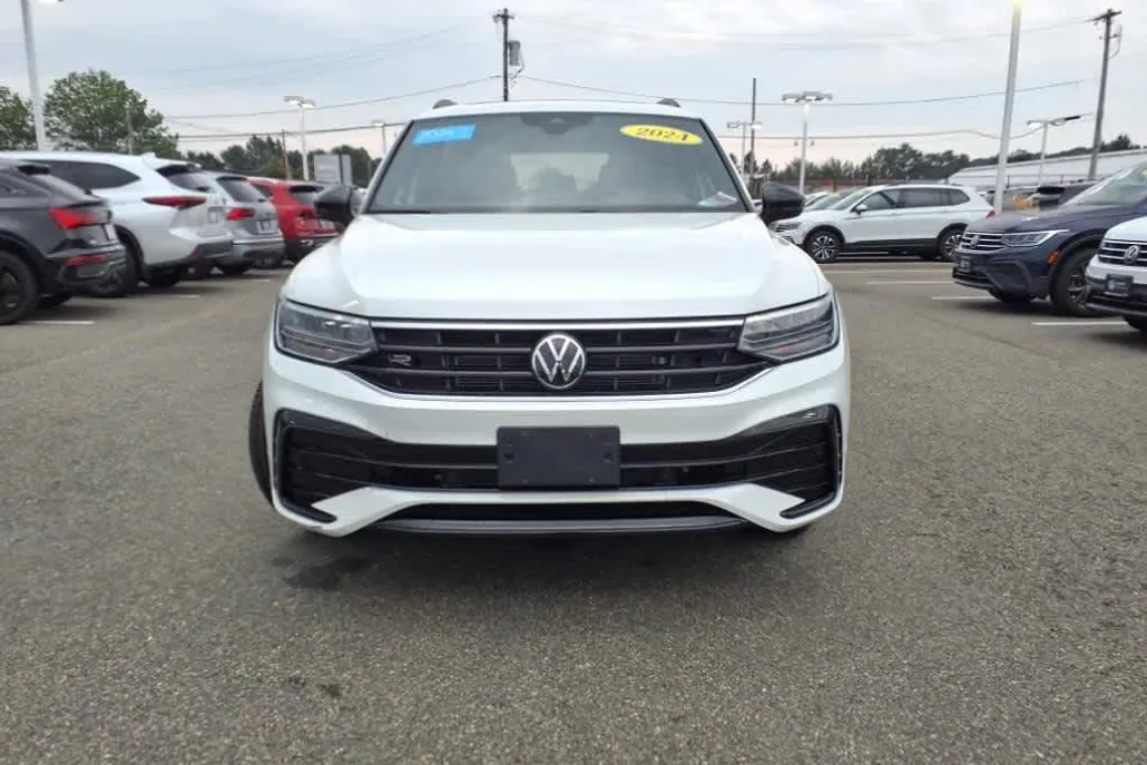 2024 Volkswagen Tiguan SE R-Line Black photo 1