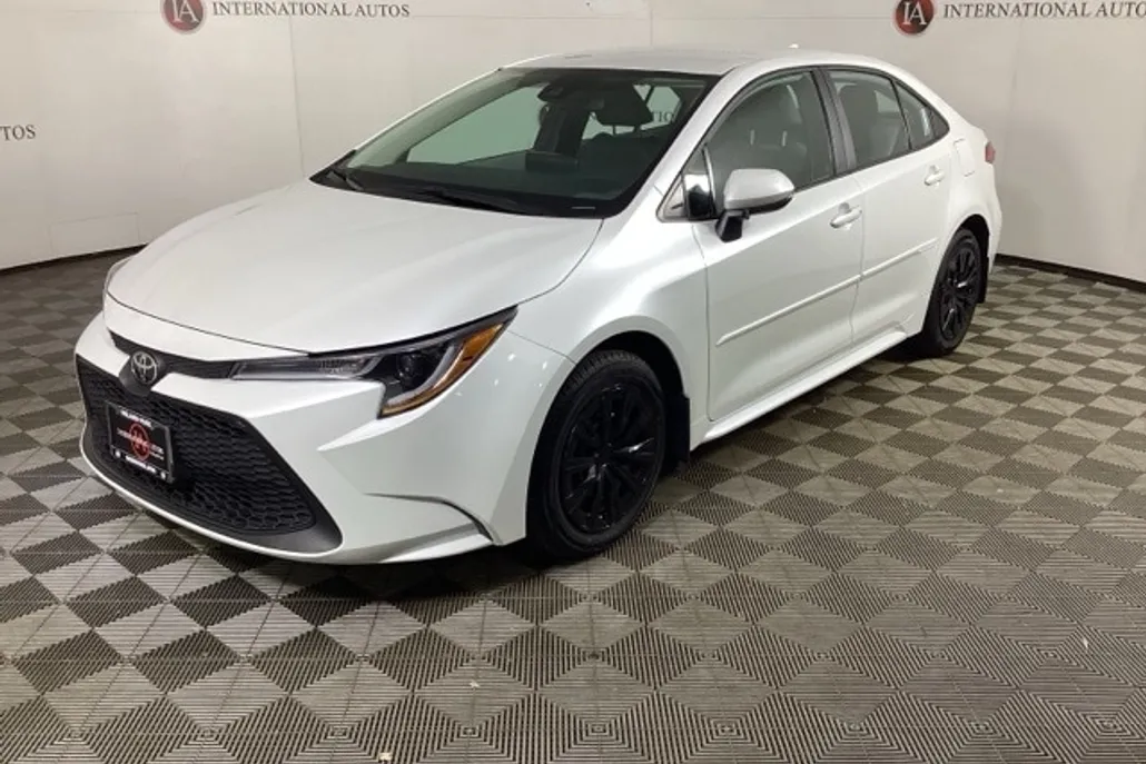 2022 Toyota Corolla LE photo 1