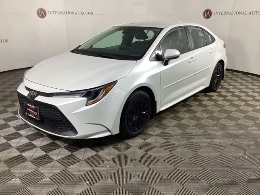 2022 Toyota Corolla LE photo 1