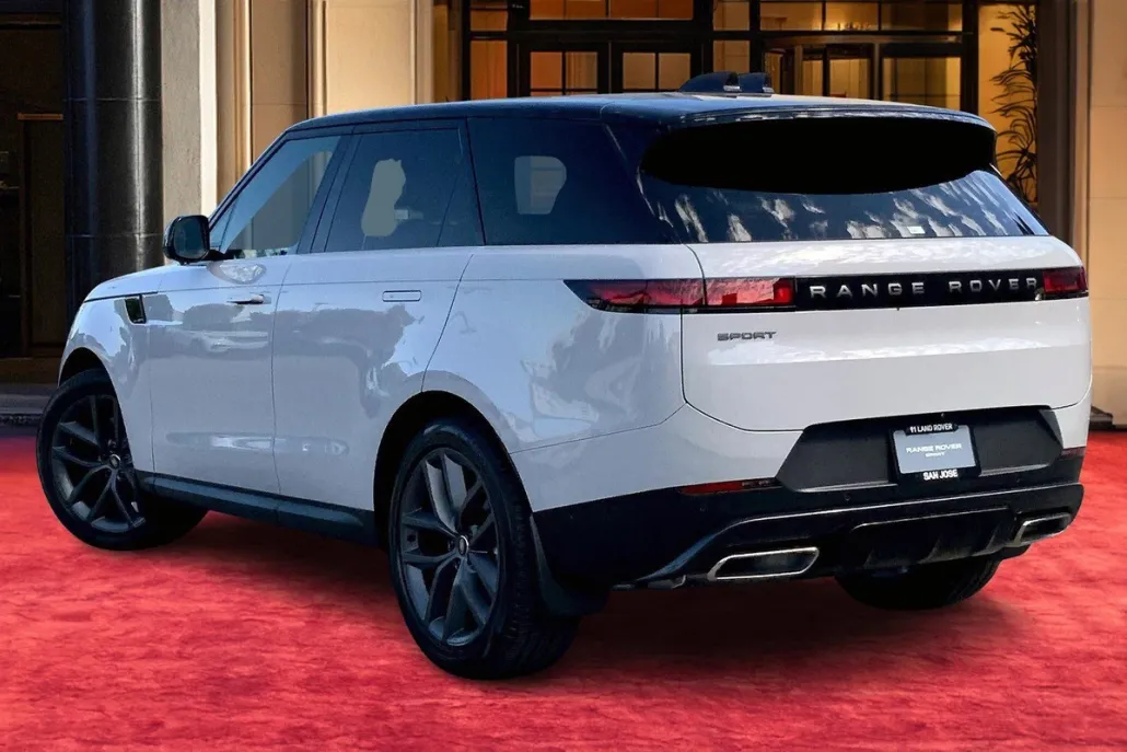 2025 Land Rover Range Rover Sport P360 SE photo 1