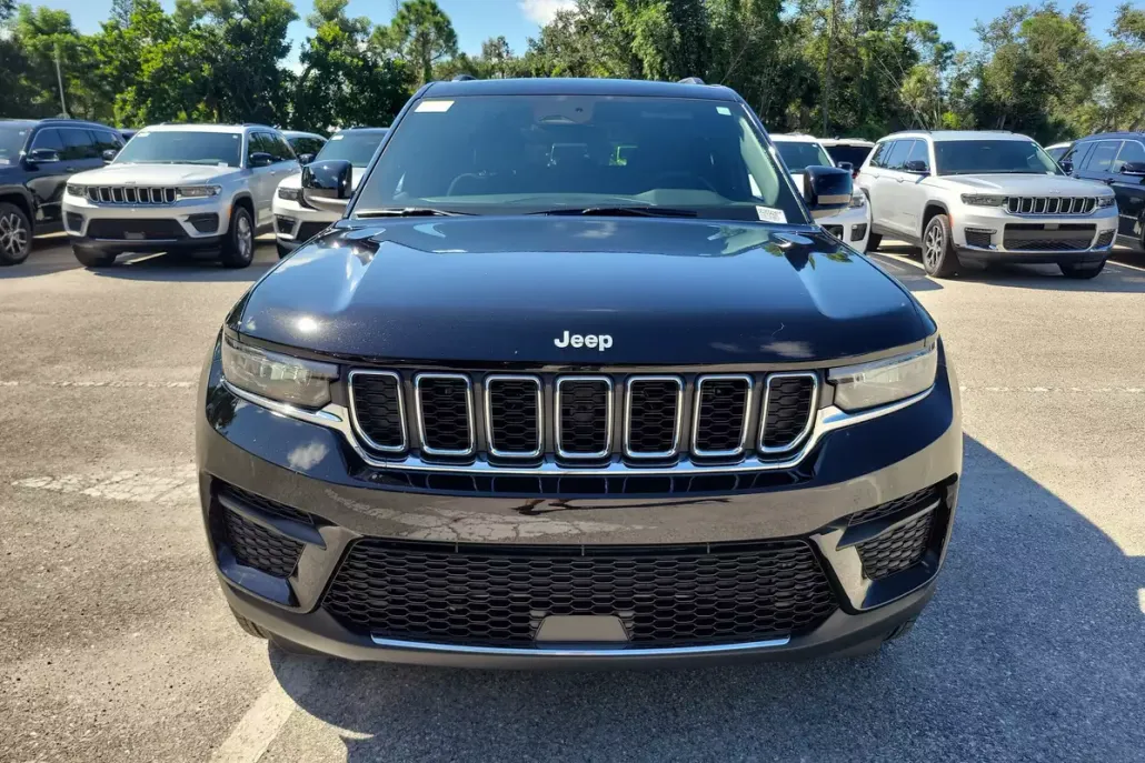2025 Jeep Grand Cherokee Laredo photo 1