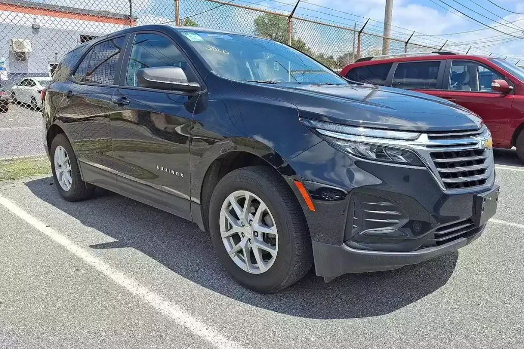 2023 Chevrolet Equinox LS photo 1