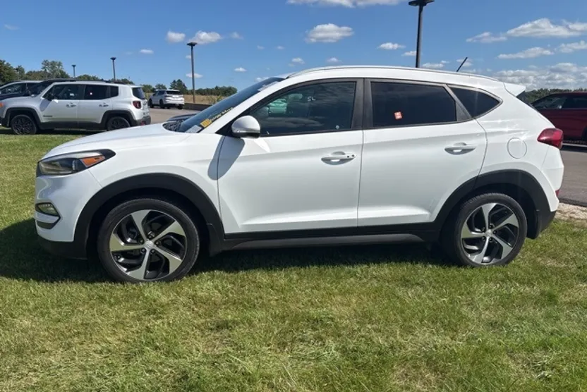 2016 Hyundai Tucson Sport photo 1