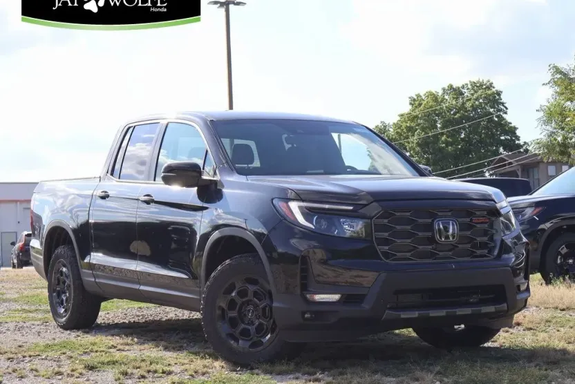 2025 Honda Ridgeline TrailSport photo 1