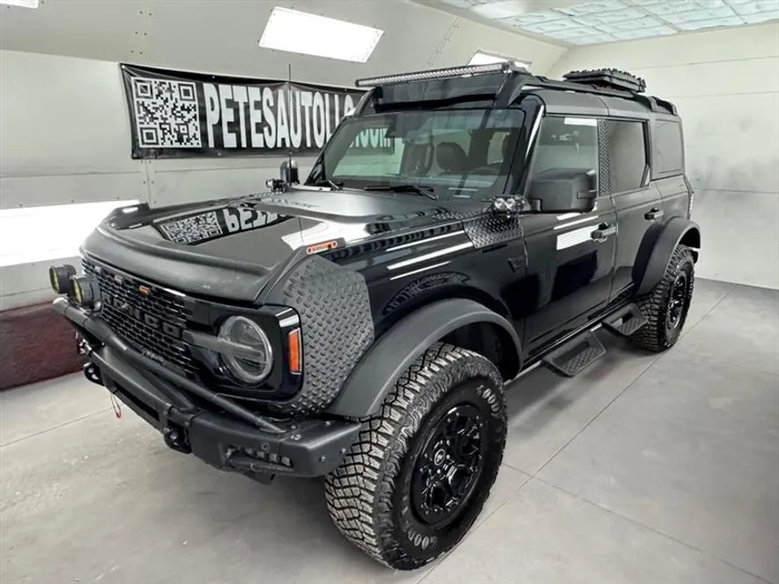 2023 Ford Bronco Base photo 1