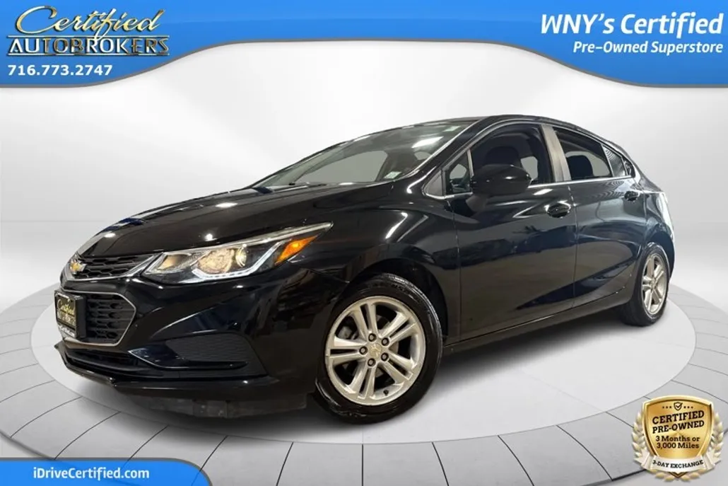 2017 Chevrolet Cruze LT photo 1