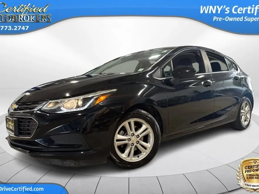 2017 Chevrolet Cruze LT photo 1