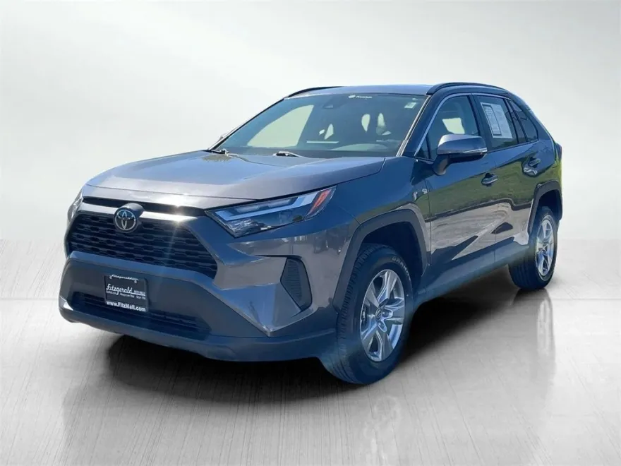 2025 Toyota RAV4 XLE photo 1