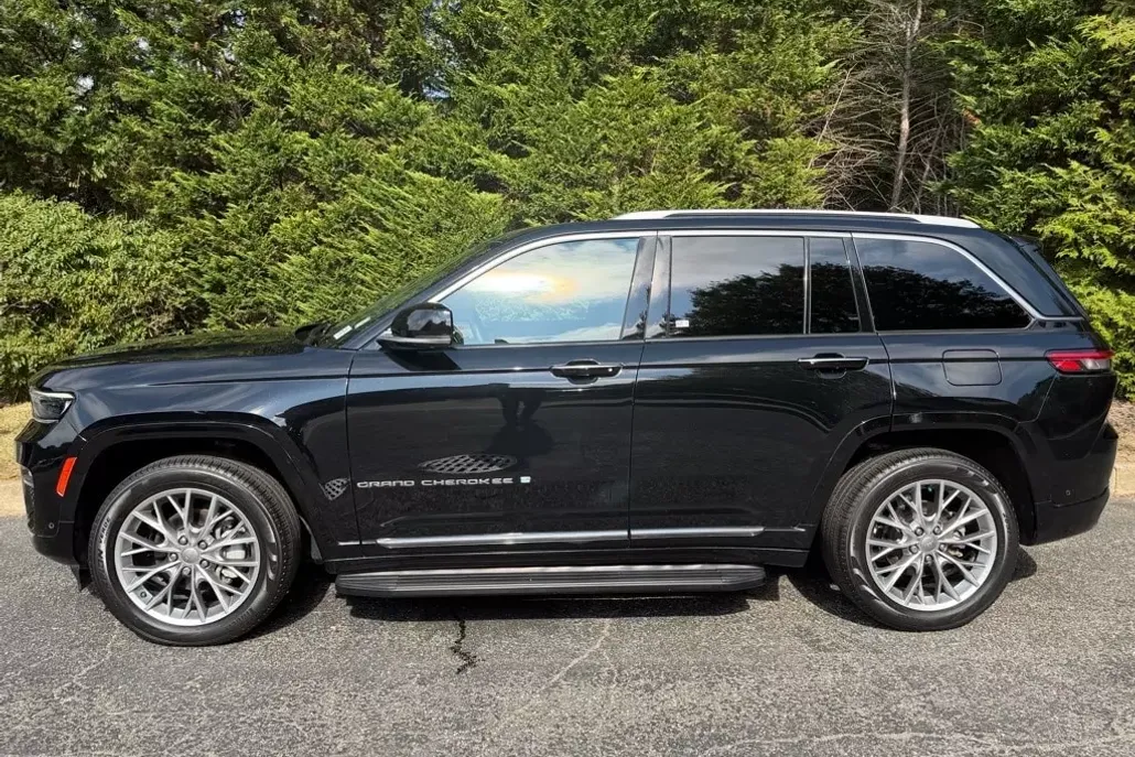 2023 Jeep Grand Cherokee Summit photo 1