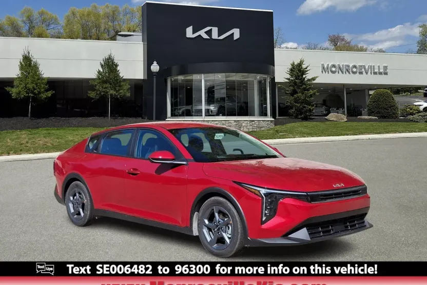 2025 Kia K4 LXS photo 1