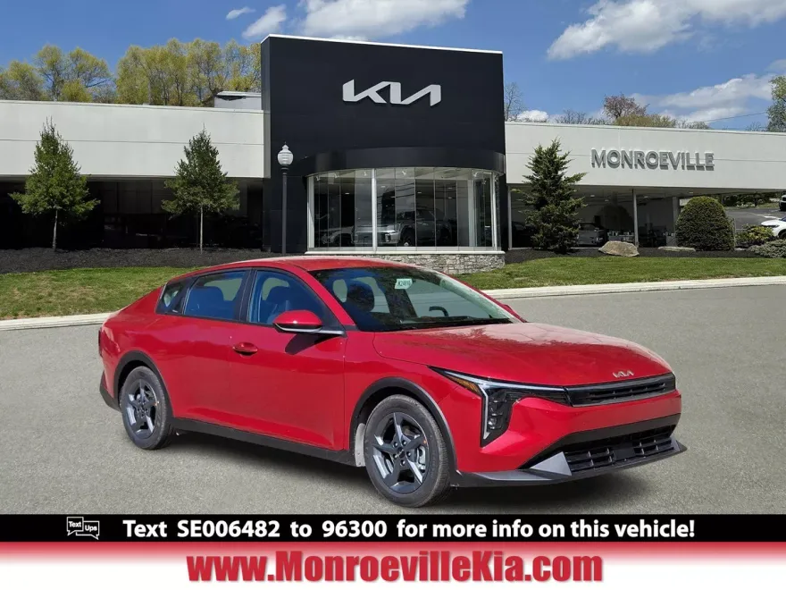 2025 Kia K4 LXS photo 1