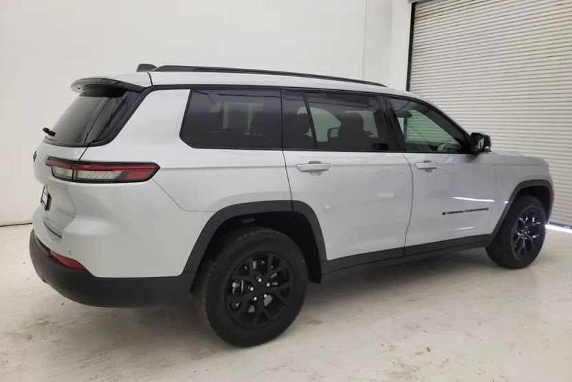 2024 Jeep Grand Cherokee Altitude photo 1