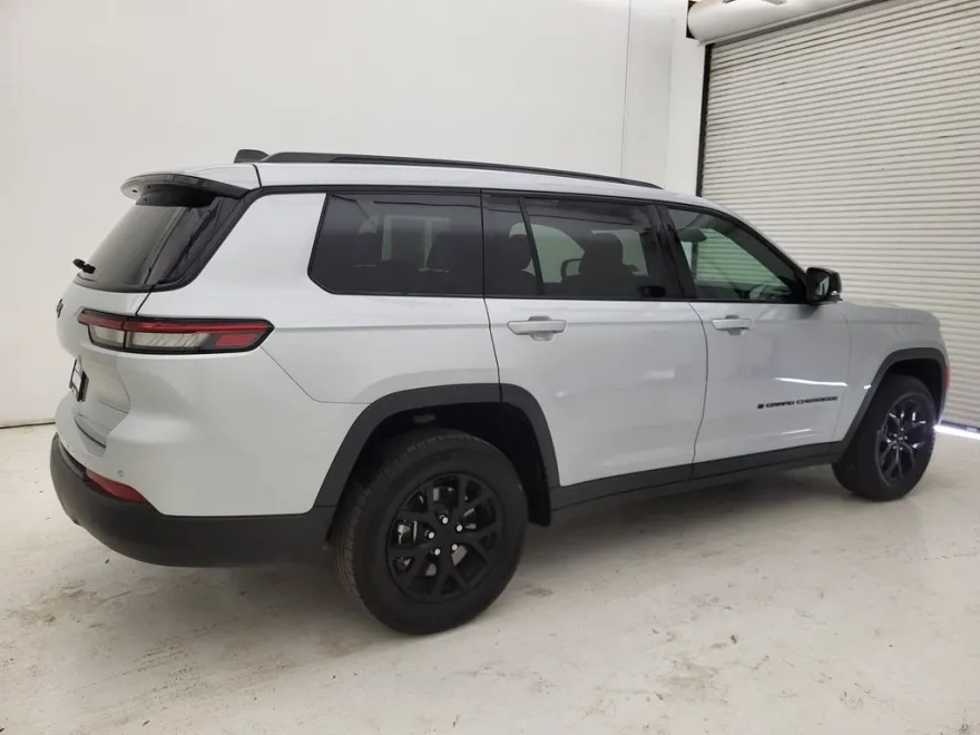 2024 Jeep Grand Cherokee Altitude photo 1