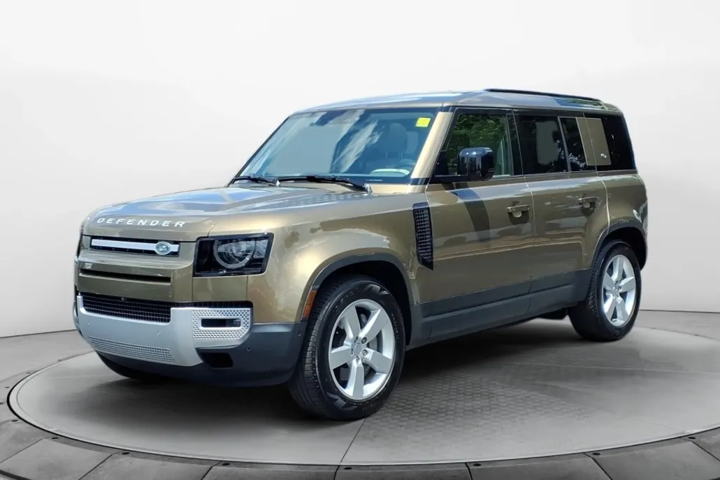 2024 Land Rover Defender 110 S photo 1