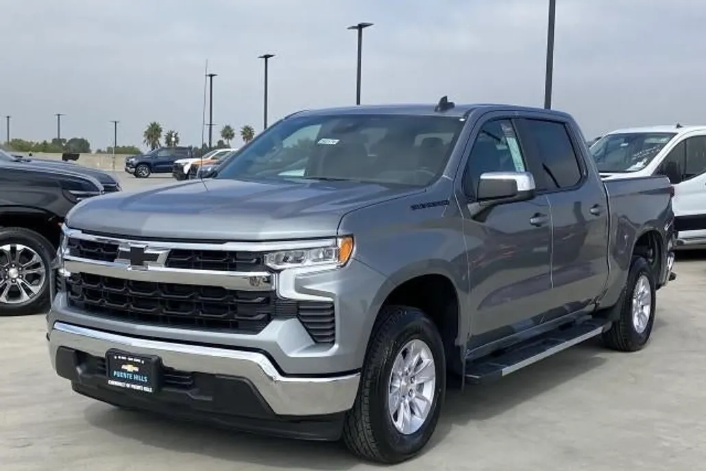 2026 Chevrolet Silverado 1500 LT photo 1