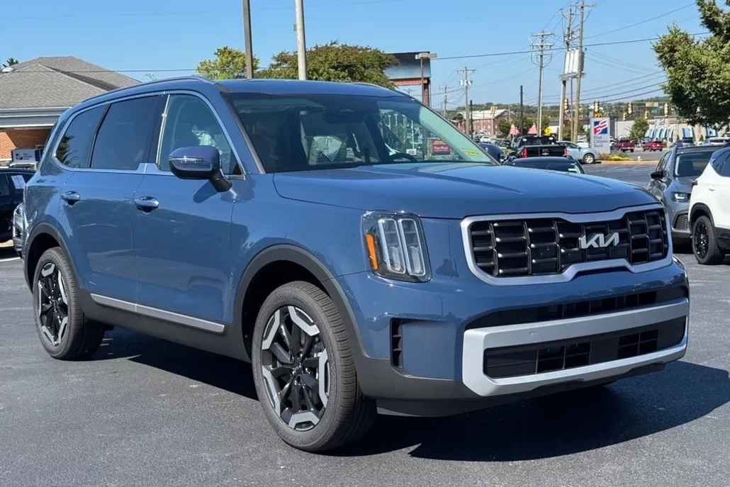 2025 Kia Telluride S photo 1