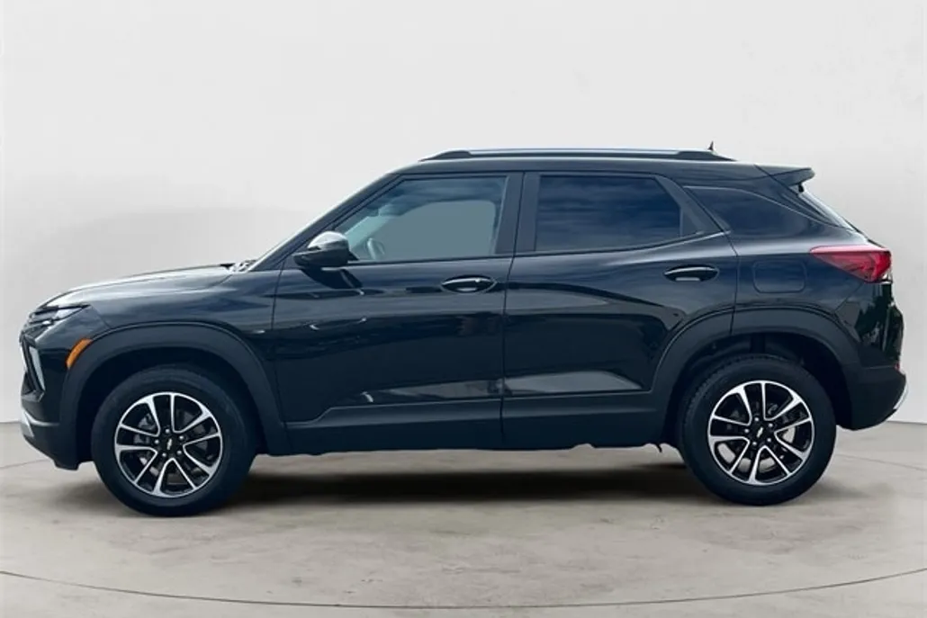 2024 Chevrolet Trailblazer LT photo 1