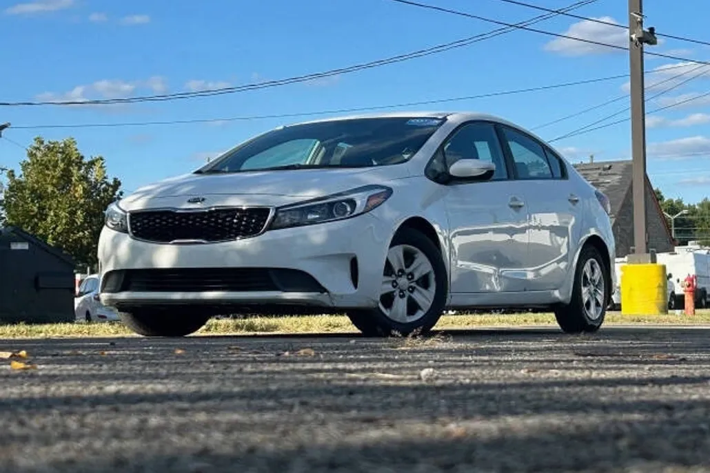 2017 Kia Forte LX Base photo 1