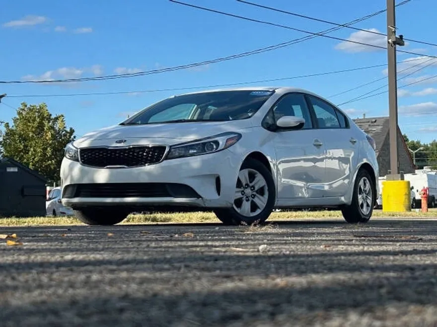 2017 Kia Forte LX Base photo 1